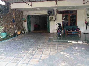 Rumah Tengah Kota SOLO di Jl. Rajawali, dekat Stadion Manahan Solo