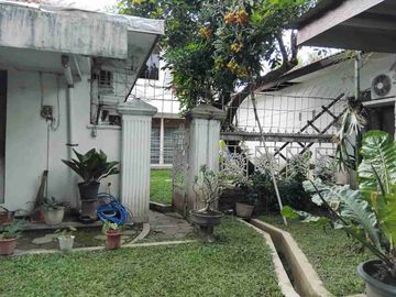 Rumah Tengah Kota SOLO di Jl. Rajawali, dekat Stadion Manahan Solo