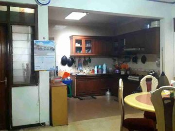 Rumah Tengah Kota SOLO di Jl. Rajawali, dekat Stadion Manahan Solo
