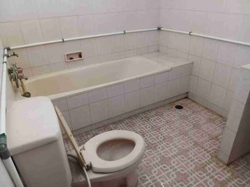 Rumah Tengah Kota SOLO di Jl. Rajawali, dekat Stadion Manahan Solo