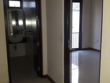 Rumah 2 Lantai Sangar Cocok Untuk Gen Z du Cluster Asia Tropis Harapan Indah Bekasi
