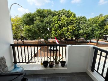Dijual Rumah Garden Fiesta 2 Lantai, View Taman, 4 + 1 Kamar Tidur, SHM LB 225M2, bisa KPR, 10M Dari Sekolah Ipeka dan Al-Azhar Grand Wisata Bekasi