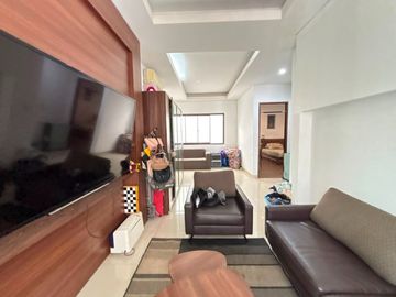 Dijual Rumah Garden Fiesta 2 Lantai, View Taman, 4 + 1 Kamar Tidur, SHM LB 225M2, bisa KPR, 10M Dari Sekolah Ipeka dan Al-Azhar Grand Wisata Bekasi