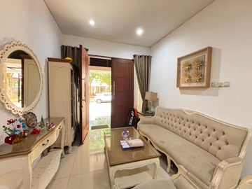 Dijual Rumah Garden Fiesta 2 Lantai, View Taman, 4 + 1 Kamar Tidur, SHM LB 225M2, bisa KPR, 10M Dari Sekolah Ipeka dan Al-Azhar Grand Wisata Bekasi
