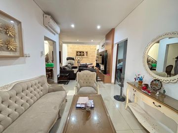 Dijual Rumah Garden Fiesta 2 Lantai, View Taman, 4 + 1 Kamar Tidur, SHM LB 225M2, bisa KPR, 10M Dari Sekolah Ipeka dan Al-Azhar Grand Wisata Bekasi