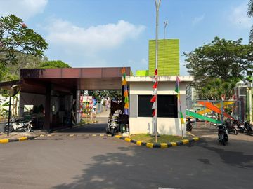 Dijual Rumah Garden Fiesta 2 Lantai, View Taman, 4 + 1 Kamar Tidur, SHM LB 225M2, bisa KPR, 10M Dari Sekolah Ipeka dan Al-Azhar Grand Wisata Bekasi