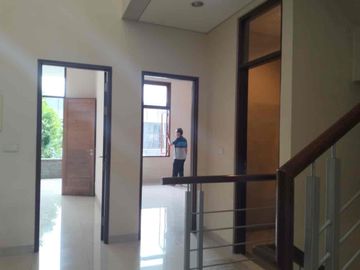 Rumah Townhouse 3 Lantai di Kemang Utara, Jakarta Selatan