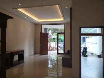 Rumah Townhouse 3 Lantai di Kemang Utara, Jakarta Selatan