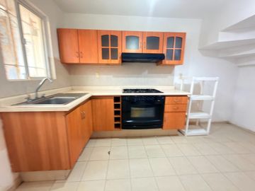 RENTA DE CASA EN HACIENDA SAN MIGUEL