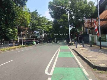 DIJUAL RUMAH PINGGIR JALAN RAYA SURYA KEBAYORAN BARU SUPER STRATEGIS COCOK UNTUK USAHA,KOMERSIL