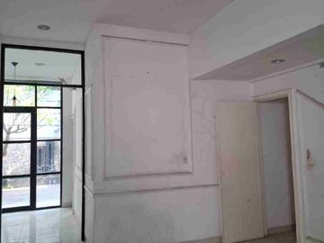 Hunian Premium JGC! Rumah Palm Spring 2 Lantai – LT 158 m², 3+1 KT, Bisa KPR