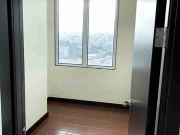 Rent to Own in San Lorenzo place in Chino Roces ave bangkal Makati city! it has it's Own Mall! Connected to Magallanes Station! Near Makati CBD, Ayala CBD, Ortigas CBD, Ortigas CBD, MOA, NAIA Airport, BGC, McKinley, Megamall, Edsa, Shopping Malls, Schools, Hospitals.