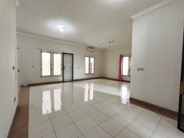 DISEWAKAN RUMAH CLUSTER CRYSTAL SUMMARECON SERPONG