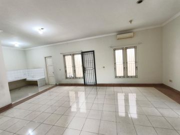 DISEWAKAN RUMAH CLUSTER CRYSTAL SUMMARECON SERPONG