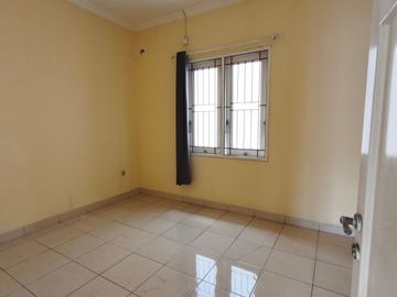 DISEWAKAN RUMAH CLUSTER CRYSTAL SUMMARECON SERPONG