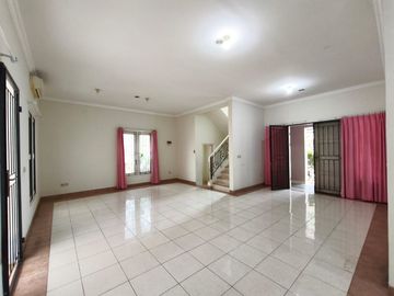 DISEWAKAN RUMAH CLUSTER CRYSTAL SUMMARECON SERPONG