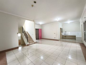 DISEWAKAN RUMAH CLUSTER CRYSTAL SUMMARECON SERPONG