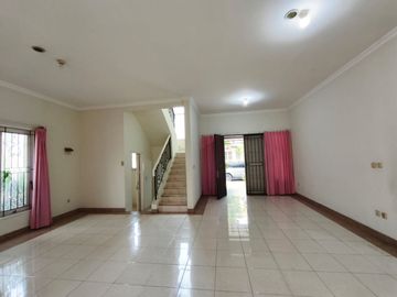 DISEWAKAN RUMAH CLUSTER CRYSTAL SUMMARECON SERPONG