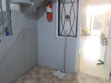 Disewakan Rumah Metland Menteng SHM 2 Lantai – 4KT / 3KM, Ideal Untuk Keluarga Besar