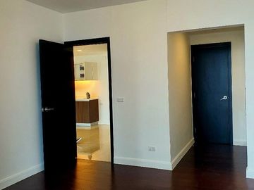For Rent: Pet-friendly 1BR w/ Parking at West Gallery Place for only 85K/mo!