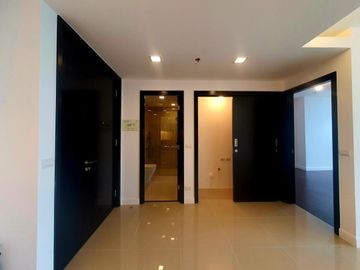 For Rent: Pet-friendly 1BR w/ Parking at West Gallery Place for only 85K/mo!