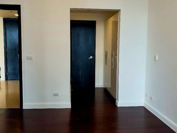 For Rent: Pet-friendly 1BR w/ Parking at West Gallery Place for only 85K/mo!