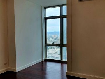 For Rent: Pet-friendly 1BR w/ Parking at West Gallery Place for only 85K/mo!