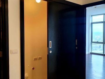 For Rent: Pet-friendly 1BR w/ Parking at West Gallery Place for only 85K/mo!