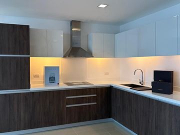 For Rent: Pet-friendly 1BR w/ Parking at West Gallery Place for only 85K/mo!