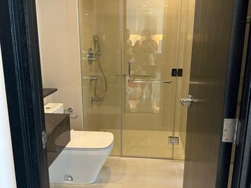 For Rent: Pet-friendly 1BR w/ Parking at West Gallery Place for only 85K/mo!