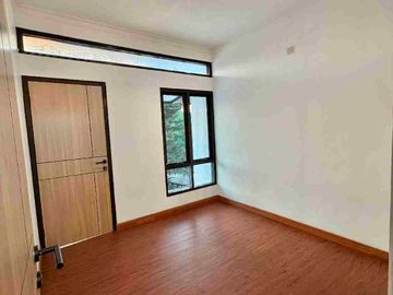 rumah mewah siap huni tanah luas harga dibawah harga pasar