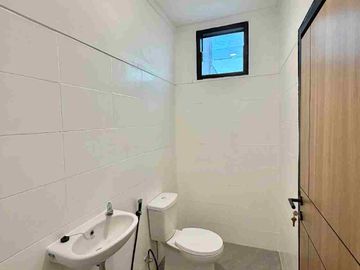 rumah mewah siap huni tanah luas harga dibawah harga pasar