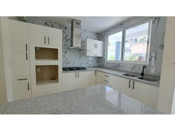 Casa en venta en Burgos Bugambilias, Temixco, con alberca y jardín, buena ubicación