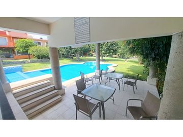 Casa en venta en Condominio Los Pueblitos, Temixco, amueblada, con alberca y jardín