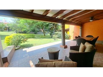 Casa en venta en Condominio Los Pueblitos, Temixco, amueblada, con alberca y jardín