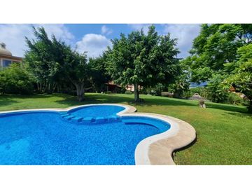 Casa en venta en Condominio Los Pueblitos, Temixco, amueblada, con alberca y jardín