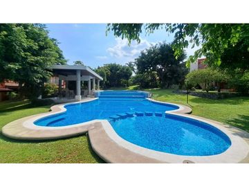 Casa en venta en Condominio Los Pueblitos, Temixco, amueblada, con alberca y jardín