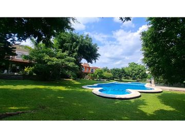 Casa en venta en Condominio Los Pueblitos, Temixco, amueblada, con alberca y jardín