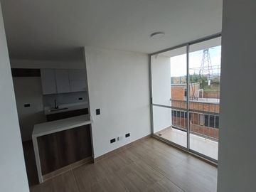 SE ARRIENDA APARTAMENTO EN URBANIZACION RIO CAMPESTRE. RIONEGRO