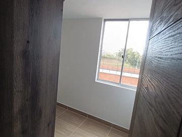 SE ARRIENDA APARTAMENTO EN URBANIZACION RIO CAMPESTRE. RIONEGRO