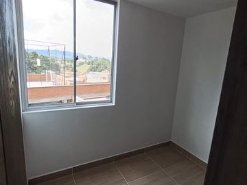 SE ARRIENDA APARTAMENTO EN URBANIZACION RIO CAMPESTRE. RIONEGRO