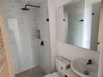 SE ARRIENDA APARTAMENTO EN URBANIZACION RIO CAMPESTRE. RIONEGRO
