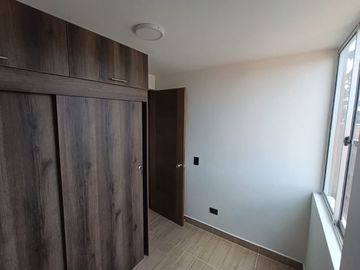 SE ARRIENDA APARTAMENTO EN URBANIZACION RIO CAMPESTRE. RIONEGRO