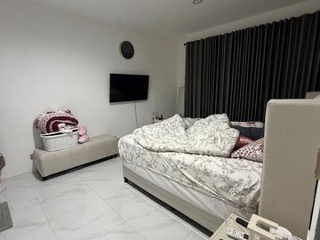 Dijual Cepat Rumah 3 Lantai SHM Semi Furnish di Citra Garden 8 Jakarta Barat