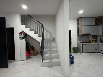 Dijual Cepat Rumah 3 Lantai SHM Semi Furnish di Citra Garden 8 Jakarta Barat