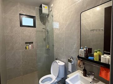 Dijual Cepat Rumah 3 Lantai SHM Semi Furnish di Citra Garden 8 Jakarta Barat
