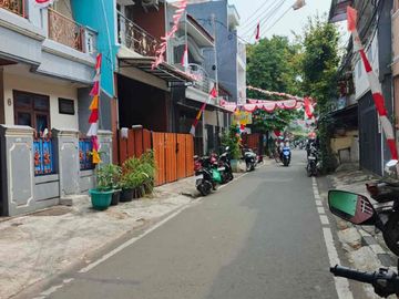 Dijual/Disewakan Rumah Strategis Johar Baru Jakarta Pusat Siap Huni