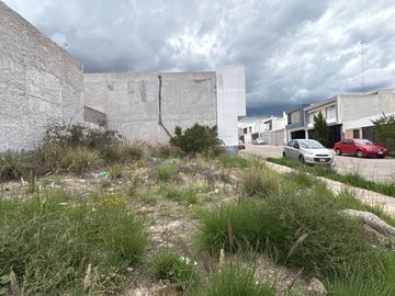 Terreno PLANO en Venta en Villa Magna.