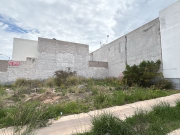 Terreno PLANO en Venta en Villa Magna.