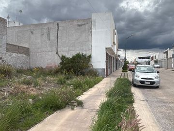 Terreno PLANO en Venta en Villa Magna.